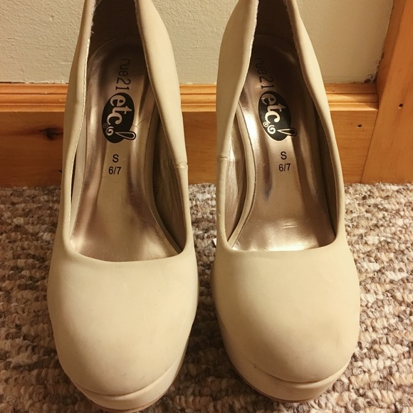 Heels - Picture 2 of 3